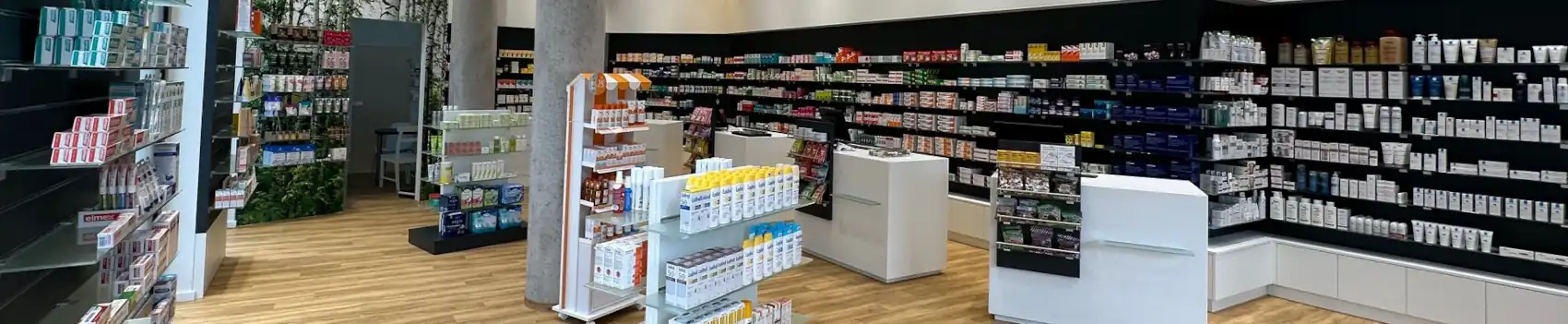 Innenansicht der Landwasser Apotheke in Freiburg